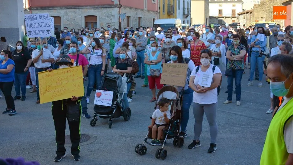 Foto 2 - Vecinos del Abadengo denuncian el incumplimiento de la Gerencia en el Servicio de Urgencias...