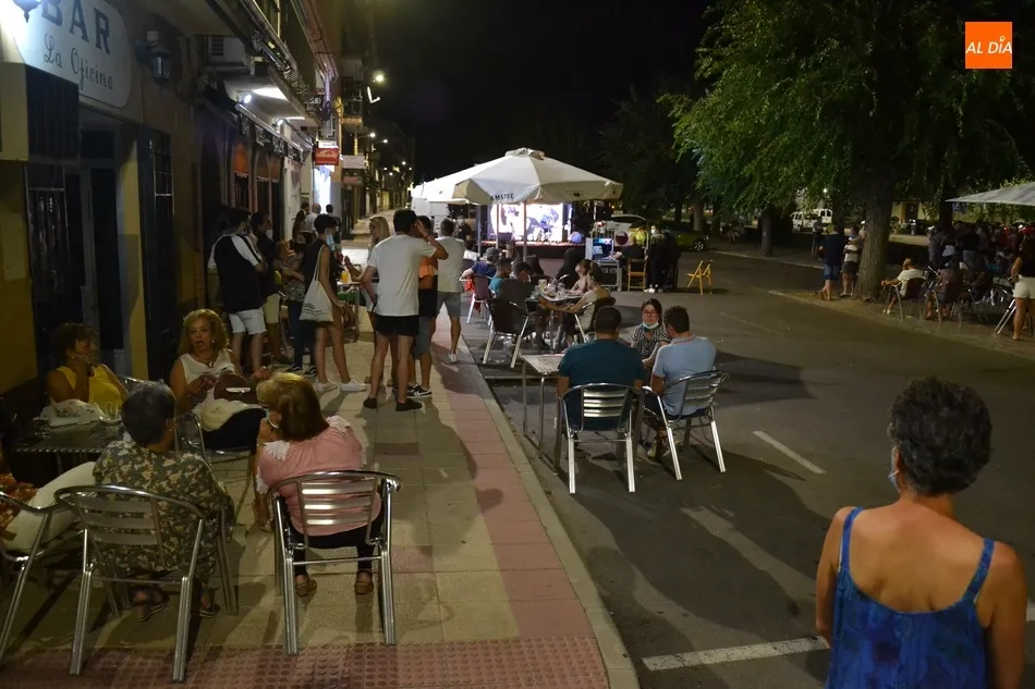 Foto 11 - Noche de baladas en la Avenida de Salamanca con Alba Moreno y Sabas Yag&uuml;e  