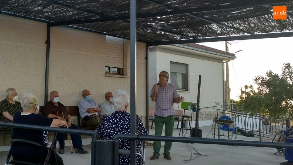Foto 6 - Ba&ntilde;ob&aacute;rez inicia su verano cultural con un homenaje a los Mayores del pueblo