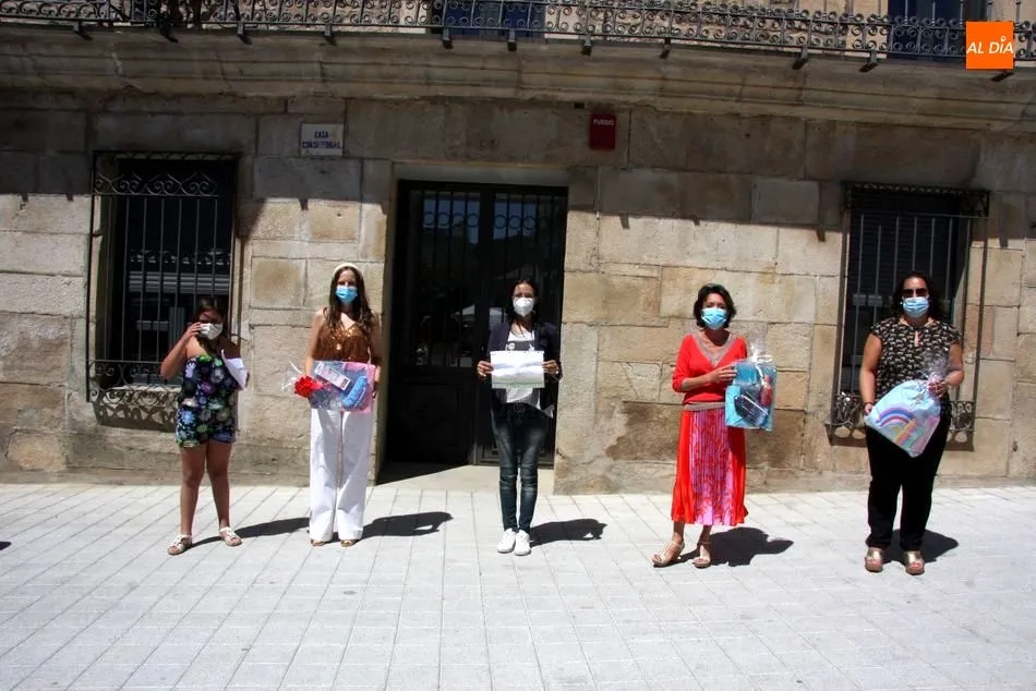 Foto 2 - Entregados en Vitigudino los premios a las ganadoras del concurso infantil de dibujo  