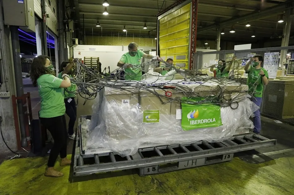 Foto 2 - Llegan a Espa&ntilde;a 300 respiradores donados por Iberdrola para reforzar la respuesta ante el Covid-19