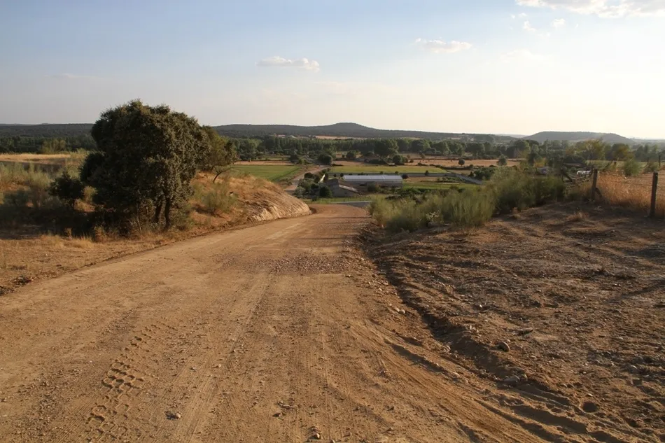 Foto 3 - Acondicionado, doblando la anchura de la calzada, el camino del Cordel de las Vacas  
