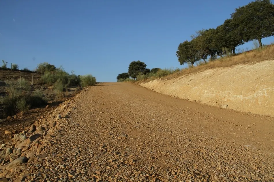 Foto 6 - Acondicionado, doblando la anchura de la calzada, el camino del Cordel de las Vacas  