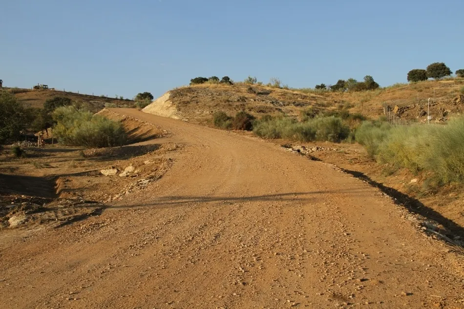 Foto 2 - Acondicionado, doblando la anchura de la calzada, el camino del Cordel de las Vacas  