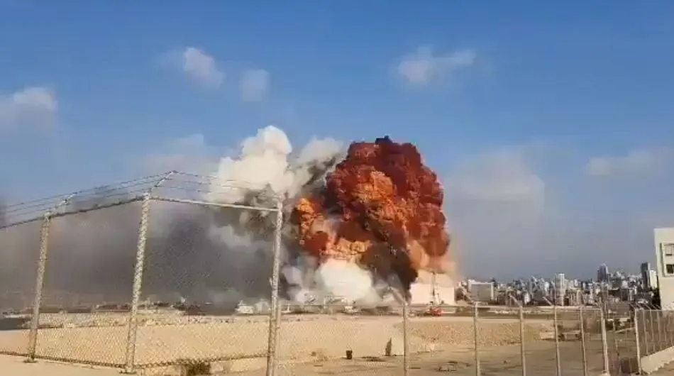 Una brutal explosión sacude el puerto de Beirut