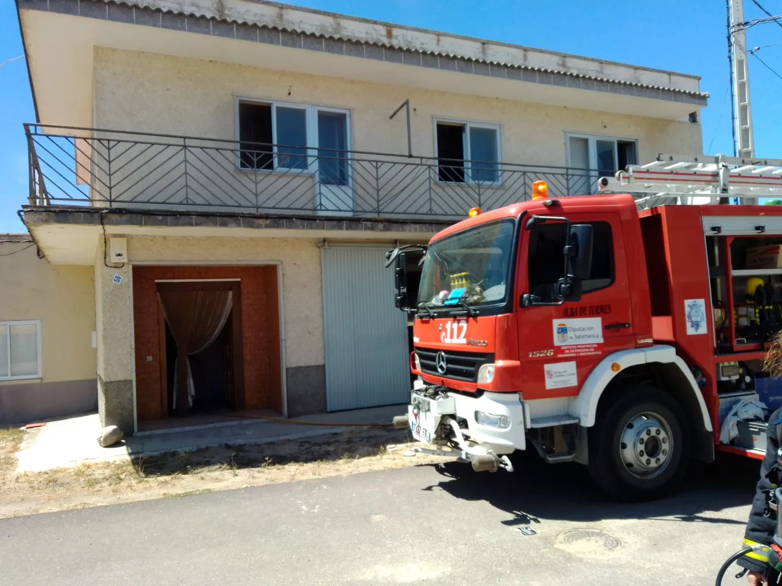 Los Bomberos de Alba de Tormes acudieron a Anaya de Alba para sofocar un incendio en una vivienda
