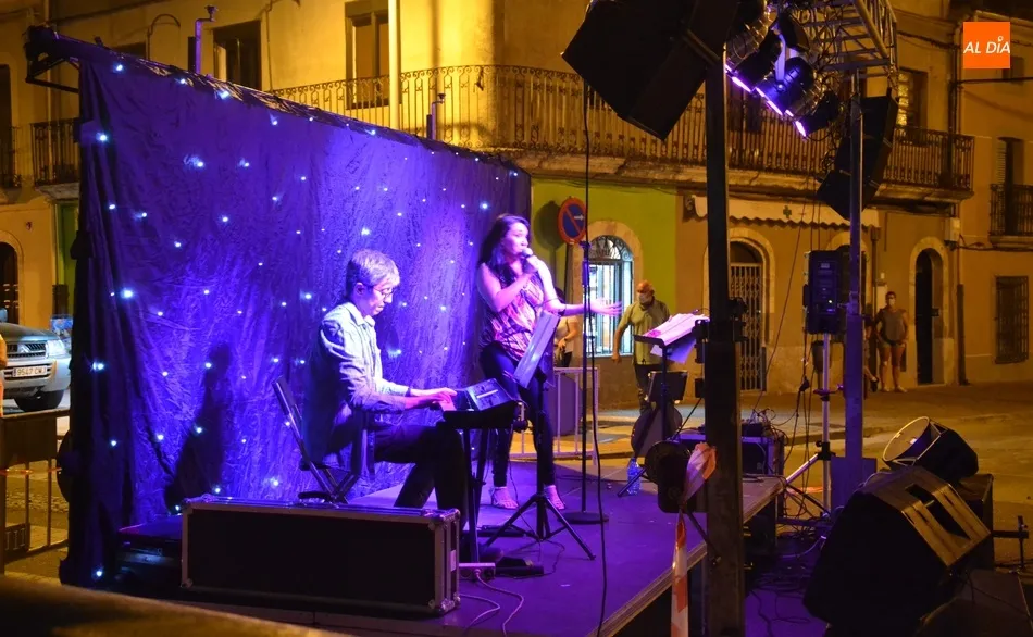 Foto 2 - La calle Laguna evoca el esp&iacute;ritu musical de la noche del Martes Chico con En3Jazz  