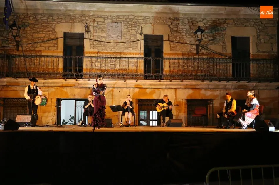 Foto 2 - &lsquo;Charros y gitanos&rsquo; deja en Vitigudino otra forma de interpretar y sentir la m&uacute;sica...