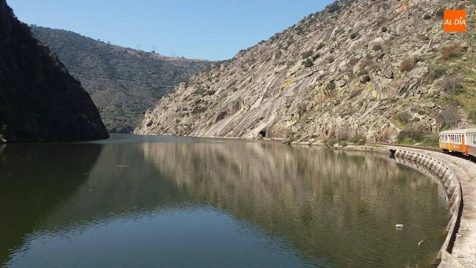 El Tren del Duero es acompañado por el río durante la mayor parte de su trayecto