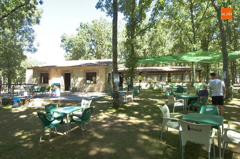 Un entorno natural envuelve las instalaciones de La Parrilla de Río Frío: Foto: Adrián M.Pastor