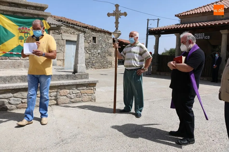 Foto 7 - Peralejos de Abajo homenajea a los fallecidos por la COVID-19  
