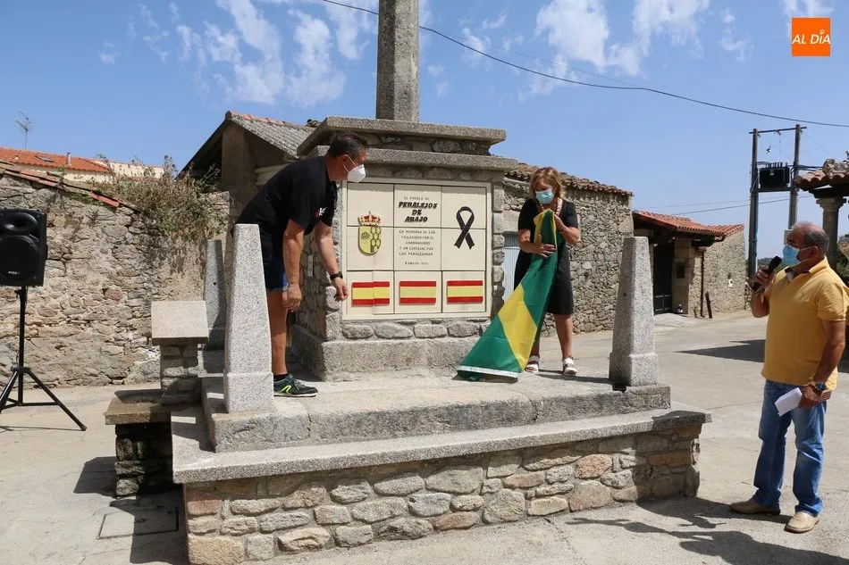 Foto 5 - Peralejos de Abajo homenajea a los fallecidos por la COVID-19  