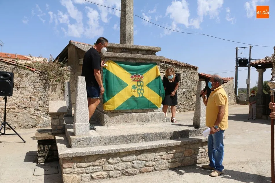 Foto 4 - Peralejos de Abajo homenajea a los fallecidos por la COVID-19  
