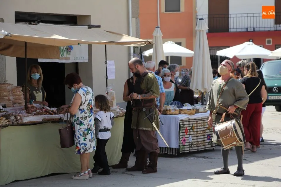 Foto 8 - Un sugerente mercado medieval ambienta la celebraci&oacute;n del Feudal de Hinojosa  