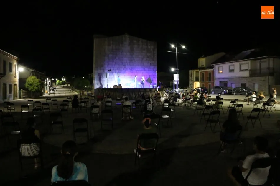 Foto 6 - Vilvestre comienza su Verano Cultural con el teatro de Trinomio y sus &lsquo;Trece&rsquo;  