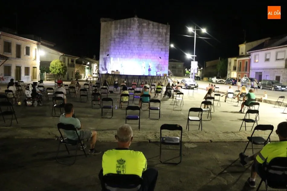 Foto 4 - Vilvestre comienza su Verano Cultural con el teatro de Trinomio y sus &lsquo;Trece&rsquo;  