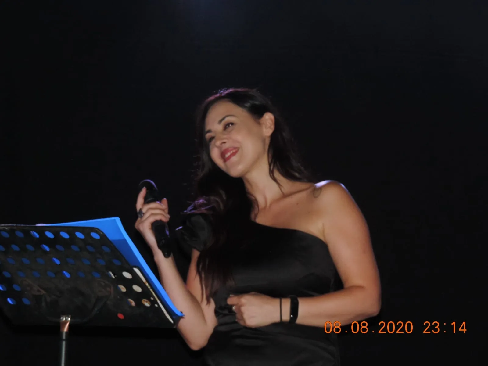 Foto 9 - La voz de Ainhoa Palomero Juez ilumin&oacute; el cielo de Aldearrubia durante unos minutos