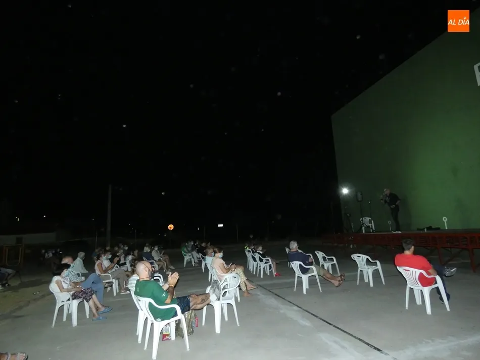 Foto 9 - Noche de mon&oacute;logos en Poveda de las Cintas con &Aacute;lvaro Seko y Fernando &ldquo;El Paelao&rdquo;