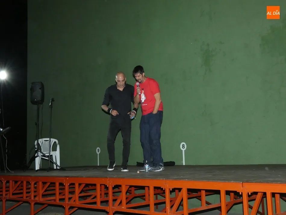 Foto 7 - Noche de mon&oacute;logos en Poveda de las Cintas con &Aacute;lvaro Seko y Fernando &ldquo;El Paelao&rdquo;