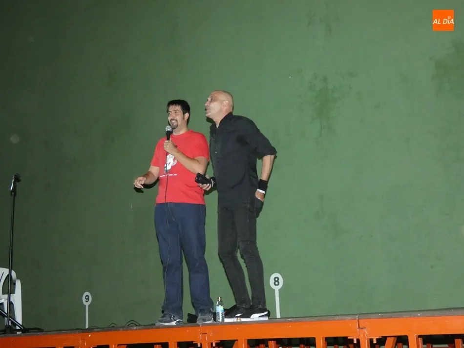 Foto 6 - Noche de mon&oacute;logos en Poveda de las Cintas con &Aacute;lvaro Seko y Fernando &ldquo;El Paelao&rdquo;