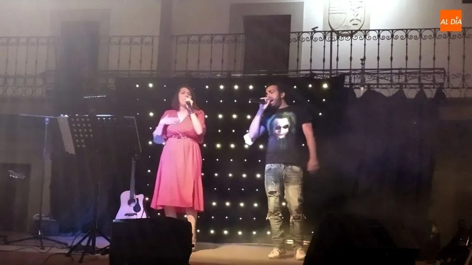 Ana y Sergio Olvidado cantando a duo