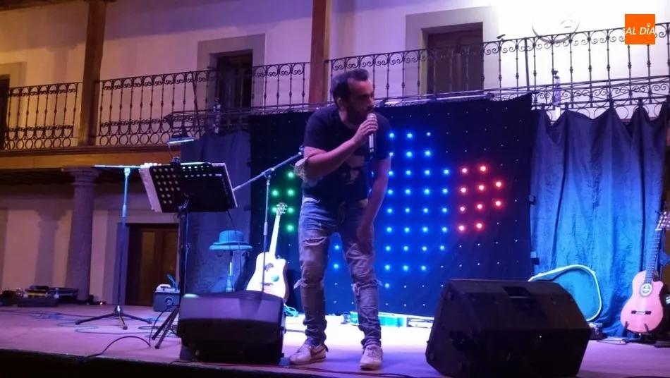 Foto 11 - Gran velada musical y de humor en la noche del s&aacute;bado en Ba&ntilde;ob&aacute;rez