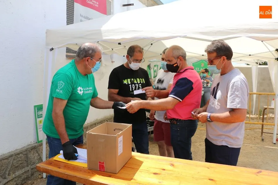 Foto 10 - Peralejos de Abajo muestra su cara m&aacute;s solidaria a favor de ELACYL  