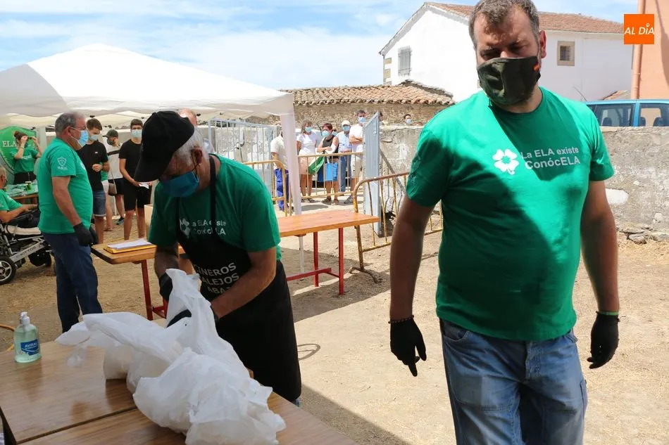 Foto 4 - Peralejos de Abajo muestra su cara m&aacute;s solidaria a favor de ELACYL  
