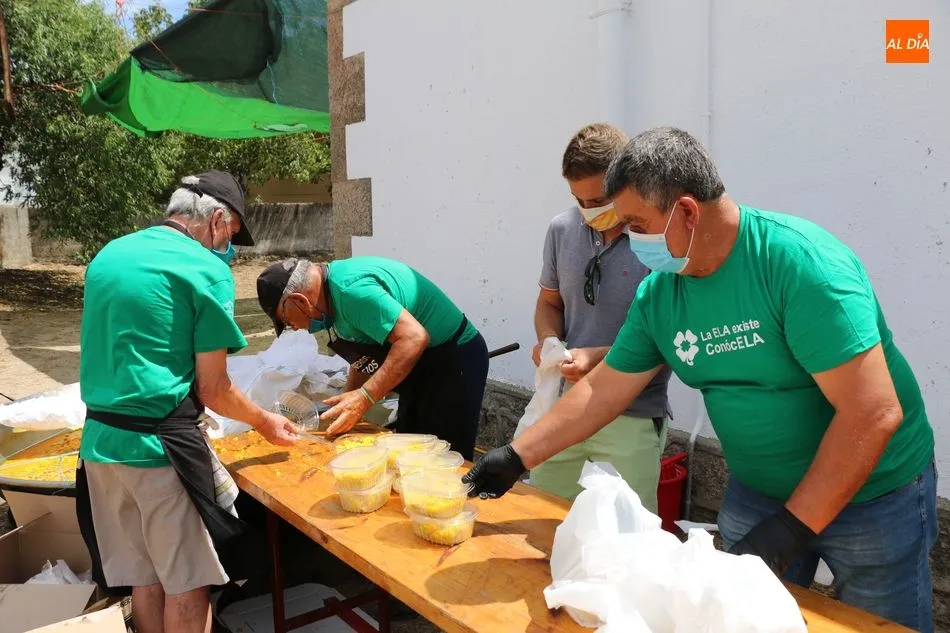 Foto 3 - Peralejos de Abajo muestra su cara m&aacute;s solidaria a favor de ELACYL  