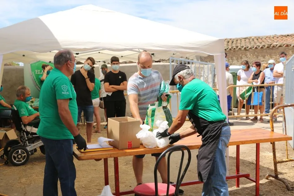 Peralejos de Abajo muestra su cara más solidaria a favor de ELACYL  