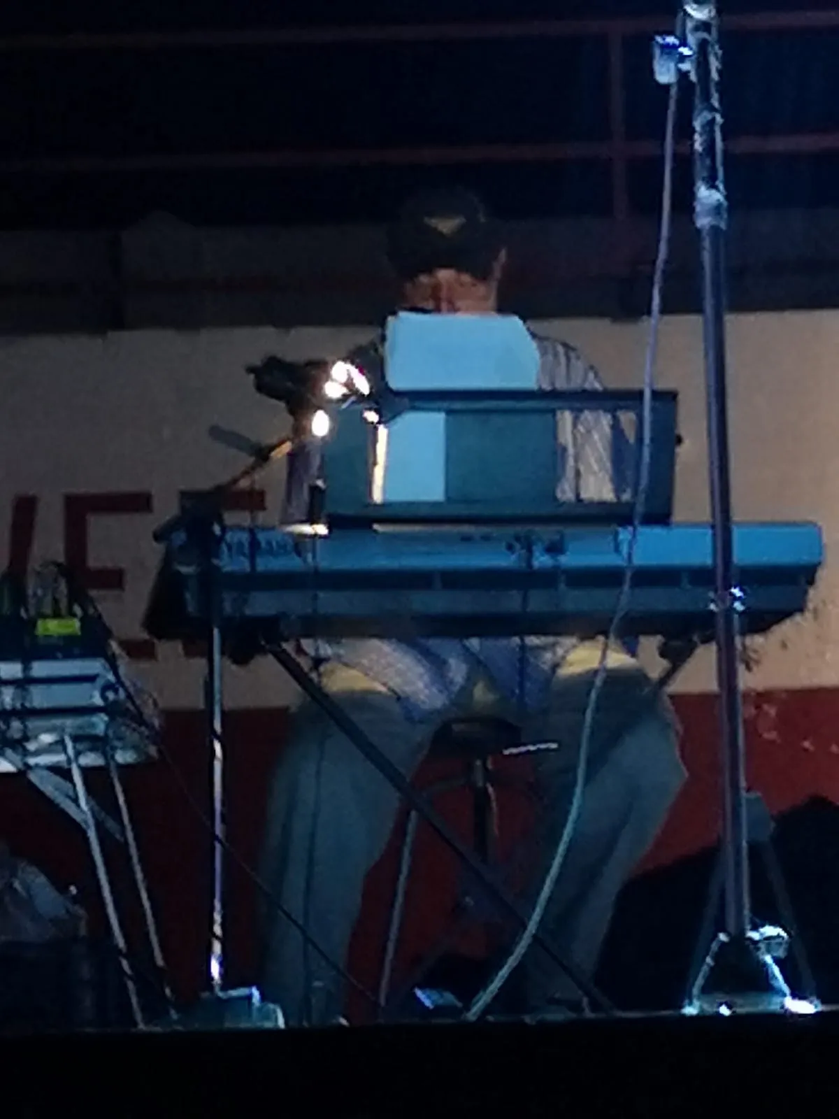 Foto 2 - Popar&uacute; da a conocer sus canciones en Villoria  