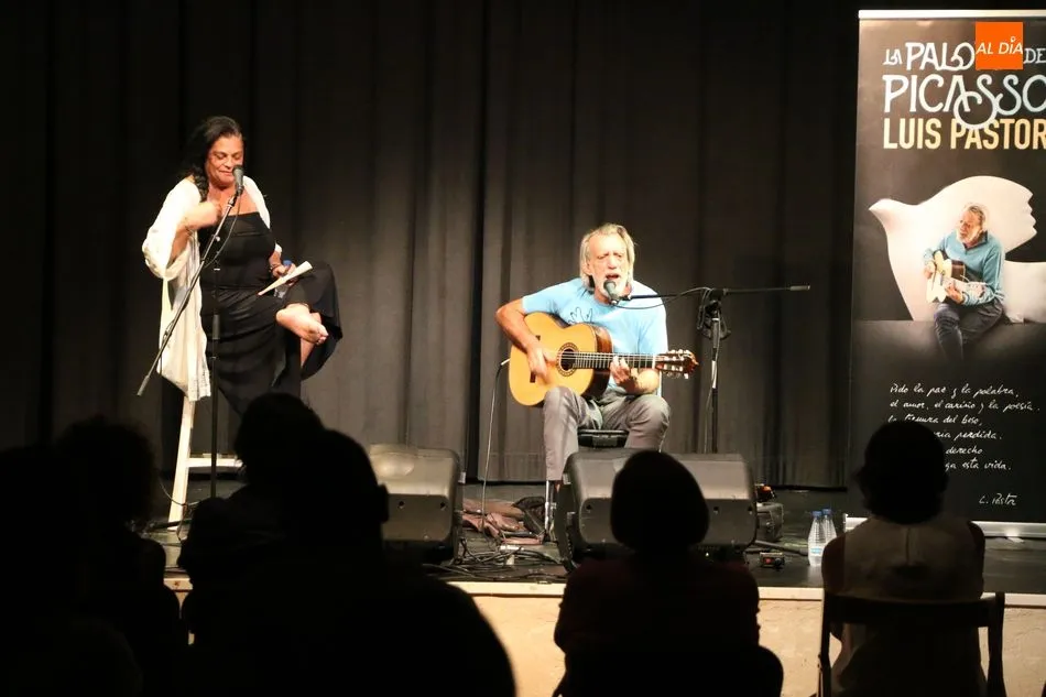 Luis Pastor canta en Monleras a la esperanza y a las estrellas bajo la ‘nube negra’  