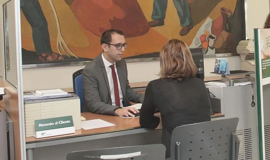 En la presente campaña, Unicaja Banco ofreció a sus clientes la posibilidad de anticipar el importe con préstamos, así como gestión y tramitación personalizada de sus expedientes de solicitud