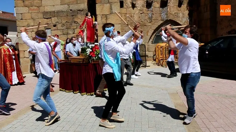 Foto 8 - Las danzas de paleos envuelven a San Lorenzo en Saucelle  