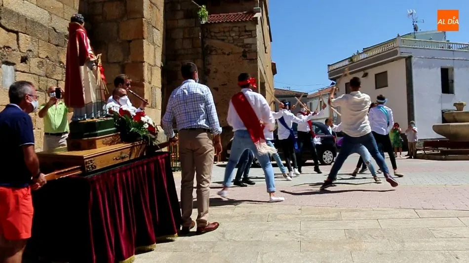 Foto 6 - Las danzas de paleos envuelven a San Lorenzo en Saucelle  