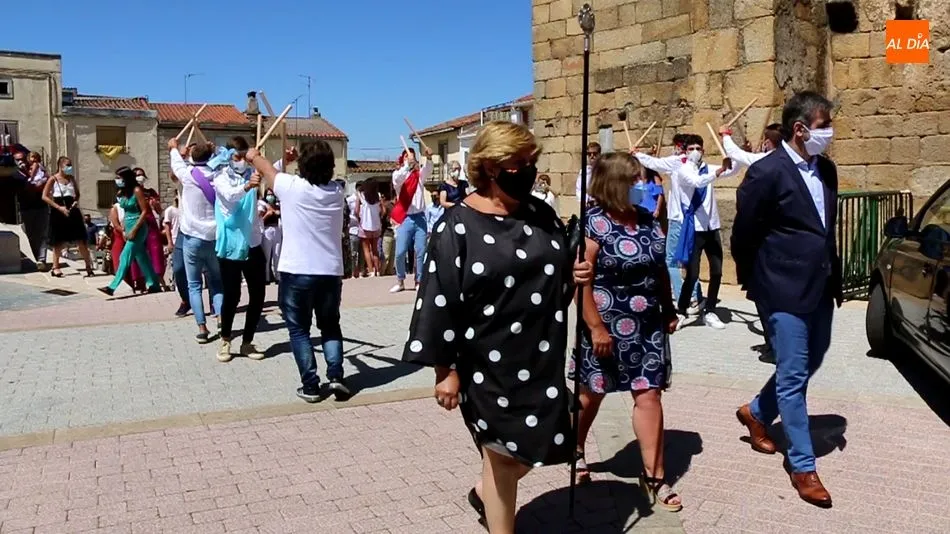 Foto 3 - Las danzas de paleos envuelven a San Lorenzo en Saucelle  