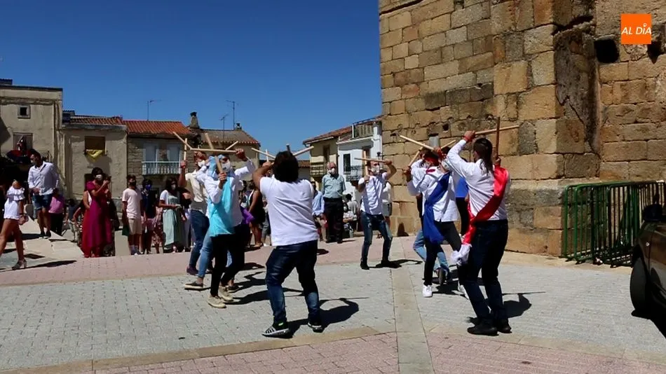 Las danzas de paleos envuelven a San Lorenzo en Saucelle  
