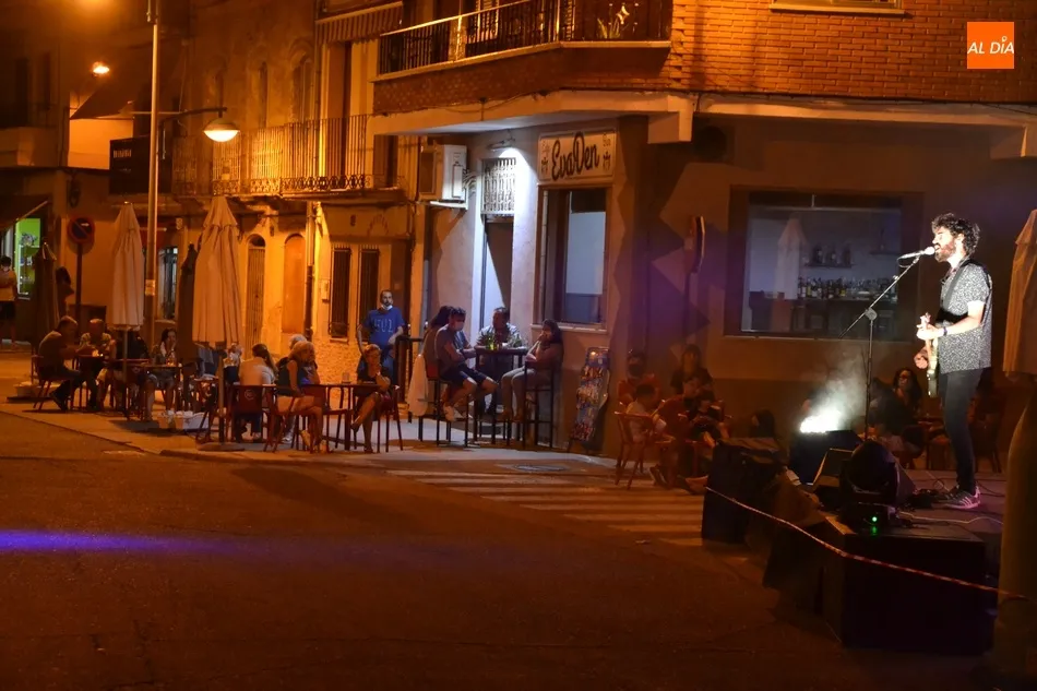 Foto 6 - El Guapo Calavera anima la noche del lunes en el barrio de San Crist&oacute;bal  
