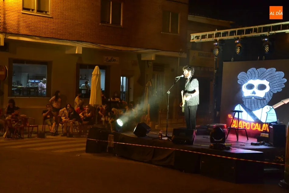 Foto 5 - El Guapo Calavera anima la noche del lunes en el barrio de San Crist&oacute;bal  