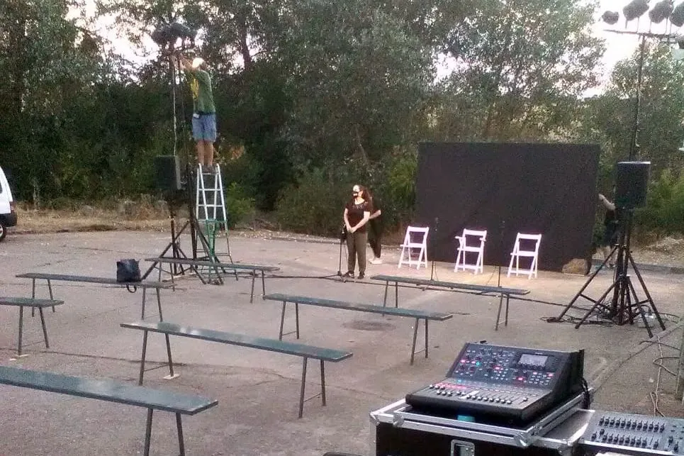 Foto 2 - Los vecinos de Barceo disfrutan de las Noches de Cultura con Divinas Comedias  
