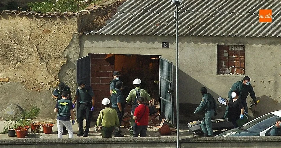 Foto 3 - La Guardia Civil halla una plantaci&oacute;n de marihuana en una redada en el barrio de El Puente  
