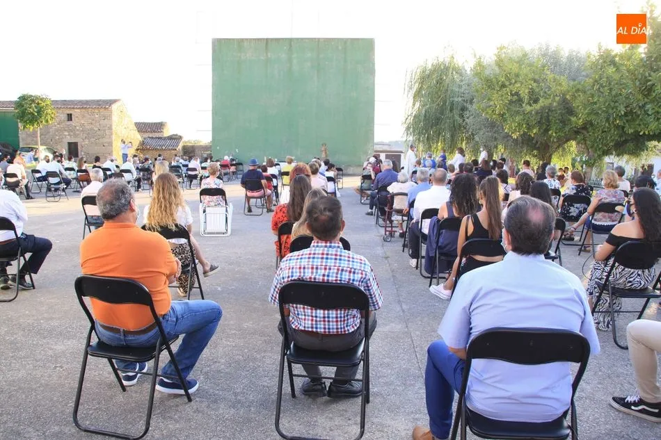 Foto 4 - Misa de campa&ntilde;a en el front&oacute;n de La Zarza de Pumareda para honrar a San Lorenzo  