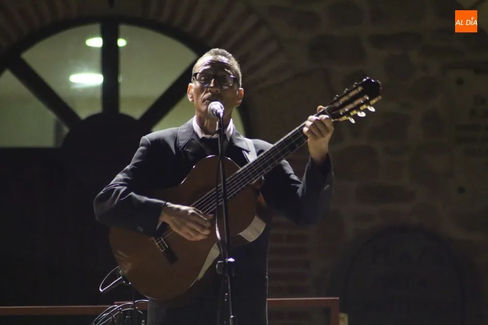 Foto 11 - &lsquo;Los Tres de la Noche&rsquo; ponen en pie a la Plaza de Villarino con su tributo a Los Panchos  