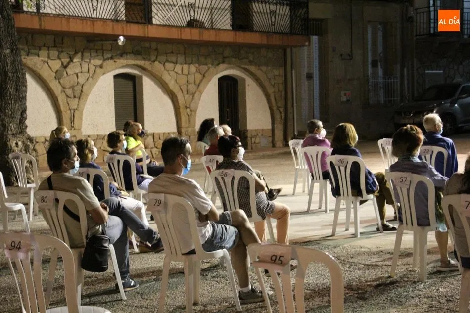 Foto 4 - &lsquo;Los Tres de la Noche&rsquo; ponen en pie a la Plaza de Villarino con su tributo a Los Panchos  