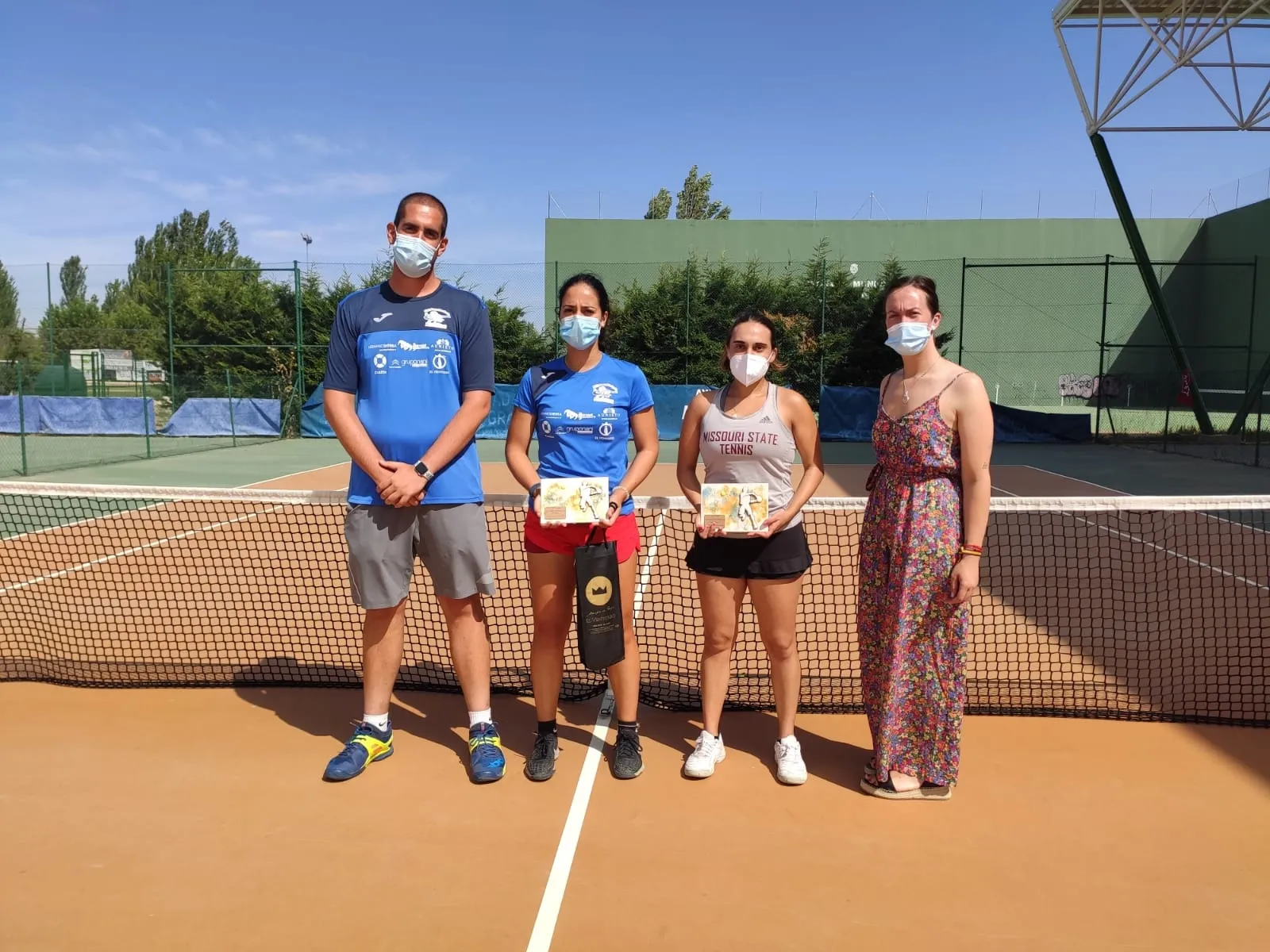 Alberto Rodríguez, Andrea Martín, Clara Gándara y Lourdes Vaquero en la entrega de trofeos