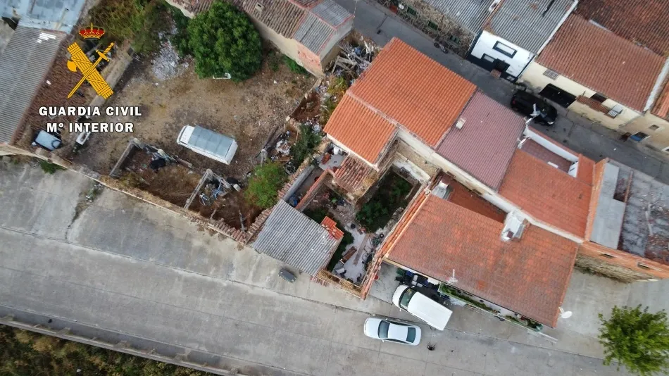Foto 5 - La operaci&oacute;n de la Guardia Civil en el barrio de El Puente se sald&oacute; con dos detenidos y dos...