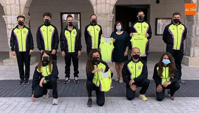 El Club de Atletismo Ciudad de Peñaranda presentaba su nueva equipación para celebrar sus diez año de actividad