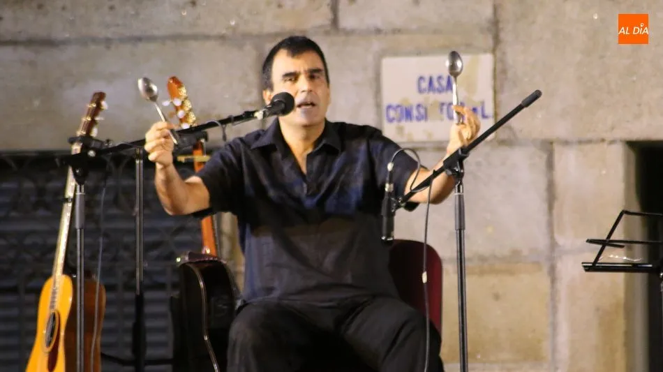 Foto 8 - &lsquo;El hombre folk&iacute;bero&rsquo; deja en Vitigudino un amplio repertorio de la m&uacute;sica tradicional&nbsp; en...