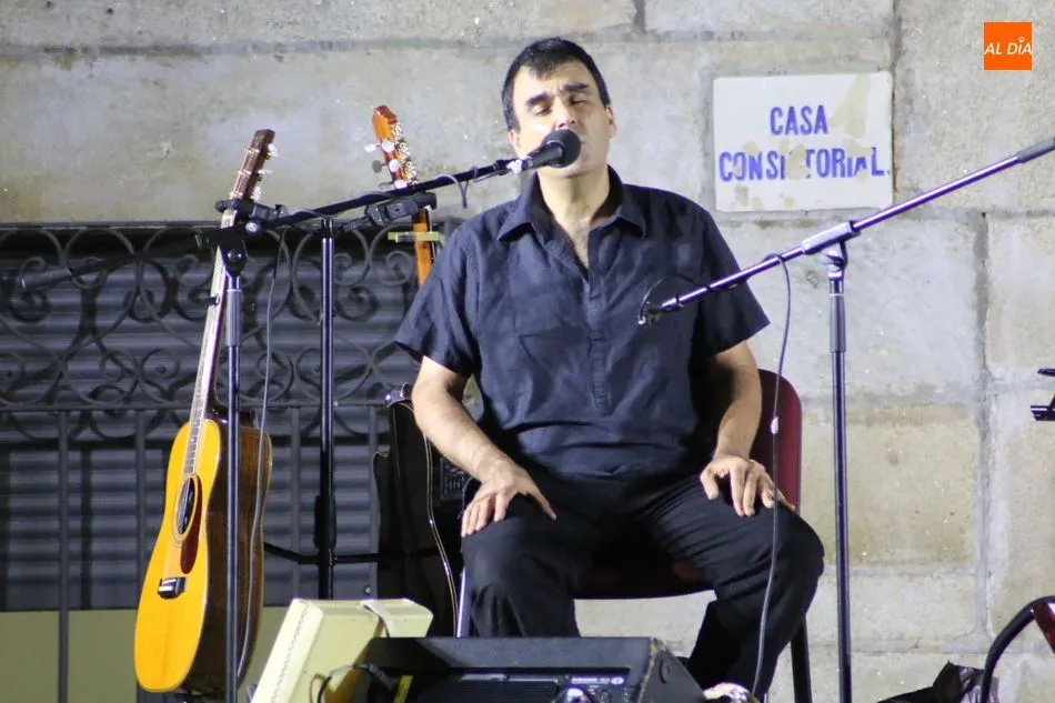 Foto 6 - &lsquo;El hombre folk&iacute;bero&rsquo; deja en Vitigudino un amplio repertorio de la m&uacute;sica tradicional&nbsp; en...