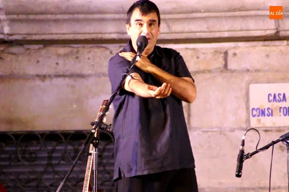 Foto 2 - &lsquo;El hombre folk&iacute;bero&rsquo; deja en Vitigudino un amplio repertorio de la m&uacute;sica tradicional&nbsp; en...